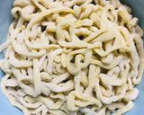 Hình bước làm 7 của món Nấu ăn cùng con: Mì trứng húng quế tươi và bolognese tôm