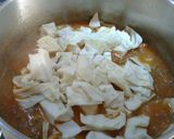 Foto del paso 3 de la receta: Col o repollo cocinada: con patatas cocidas, jamón ibérico y pasas