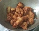 A picture of step 3 of Panch foran potato curry.