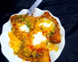 A picture of step 4 of Samosa chat.
