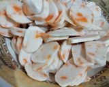 Foto langkah ke 2 dari resep 68. Tumis Buncis Baso Salmon.