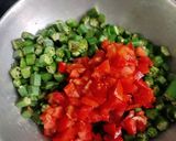 A picture of step 5 of Okra tomato curry.