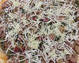 Foto langkah ke 8 dari resep Easy Beef Pizza.