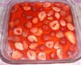 Foto del paso 5 de la receta: Gelatina de fresas con crema