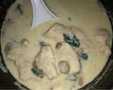 Foto del paso 5 de la receta: Pollo en salsa blanca con hongos y espinaca