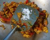 Foto langkah ke 4 dari resep Orak arik Telur sosis.