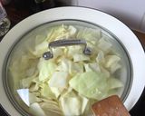 A picture of step 6 of Stir Fry Round Cabbage with dried shrimps (炒高丽菜).