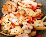 Hình bước làm 2 của món Mì Udon Xào Thập Cẩm