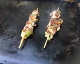 Une image de l'étape 5 de Brochettes de bœuf mariné aux poivrons verts.