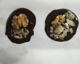 Foto del paso 3 de la receta Mendiants o discos de chocolate