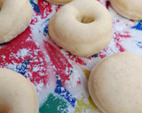 A picture of step 1 of Sharp sharp doughnuts.
