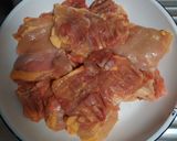 Foto del paso 1 de la receta: Contramuslos de pollo rural al horno con patatas, zanahorias, cebollas, setas y guisantes