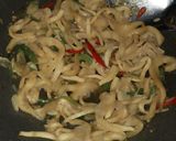 Foto langkah ke 4 dari resep Tumis Jamur Tiram.
