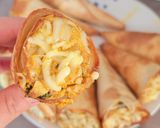 صورة لخطوة 2 من وصفة اقماع التورتيلا بحشوة الدجاج والجبن 🧀