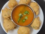 અડદ દાળ ના વડા (Urad Dal Vada Recipe In Gujarati)