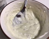 Foto del paso 4 de la receta: Ensalada de brotes tiernos, con salsa de queso Roquefort, pasas y mandarina