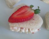 Foto del paso 3 de la receta Pan Integral o Pan Blanco con Queso Crema Philadelphia y Mermelada de Fresa