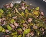 Foto langkah ke 6 dari resep Cumi Asin Petai Sambal Hijau.