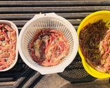รูปขั้นตอนการทำที่ 2 ของ หมูทอด งา ขาว-ดำ แดดเดียว