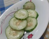 Foto del paso 1 de la receta: Carpaccio de pepinos con condimentos