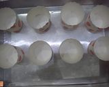 Foto langkah ke 5 dari resep Classic (Vanilla) Cupcake.