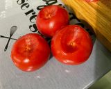 Une image de l'étape 1 de Salade de chicorée sauvage aux tomates et feta sauce balsamique.