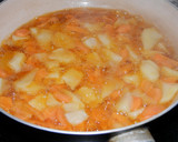 Foto del paso 2 de la receta: Tortilla de patatas con zanahoria y pasas