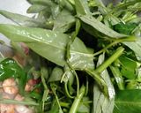 Foto langkah ke 3 dari resep Tumis udang kangkung.