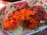 Hamburguesa casera con tallarines