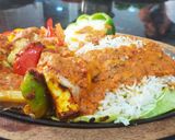 પનીર શેશલીક સીઝલર વીથ મખની સોસ (sizzler recipe in Gujarati) રેસીપી સ્ટેપ13ફોટો