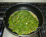 Foto del paso 3 de la receta: Habichuelas salteadas con ajos, cebolla y jamón