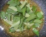 Foto langkah ke 2 dari resep Nasi Gurih Pindang Daun Kari.