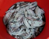 Foto langkah ke 2 dari resep Tumis Cumi Item.