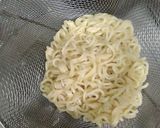 Foto langkah ke 1 dari resep Mie Goreng Instant.