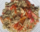Foto del paso 6 de la receta: Pastas con verduras y pollo salteado