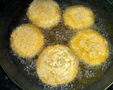 Foto langkah ke 5 dari resep Roti Goreng Isi Cokelat (tanpa telur).
