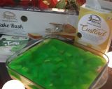A picture of step 3 of Cake rusk custard with jelly.