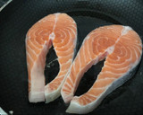 Foto del paso 1 de la receta: Salmón con setas 🍄 y jamón