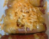 A picture of step 2 of Spicy cheesy hotdogs.