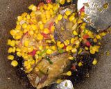 Foto langkah ke 4 dari resep Tumis jagung ikan asin sepat.