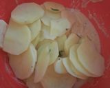 A picture of step 2 of Aloo phulki.