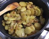 Une image de l'étape 9 de Duo de pommes de terre à la crème de truffe, ail et oignon.