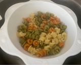 Foto del paso 4 de la receta Ensalada fría de pasta con huevo frito 🍳