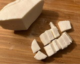 Foto del paso 3 de la receta: Ensalada de salazones de pescado, con pera y queso fresco