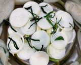 Hình bước làm 2 của món Gà Hấp Nước Mắm