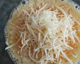 Foto del paso 3 de la receta: Tortilla de patata a los 3 quesos