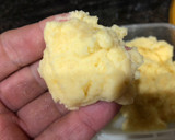 Foto del paso 3 de la receta: Crema de lentejas con croquetas de puré de patatas y pollo
