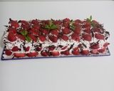 Pas rețetă Tort rapid cu cremă ganache, frișca și capşuni 1 fotografie