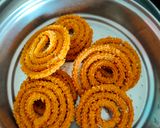 चकली (chakli recipe in marathi) रेसिपी स्टेप 8 फोटो 