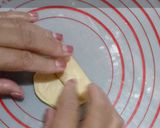 Foto langkah ke 7 dari resep Bolen Isi Tape.